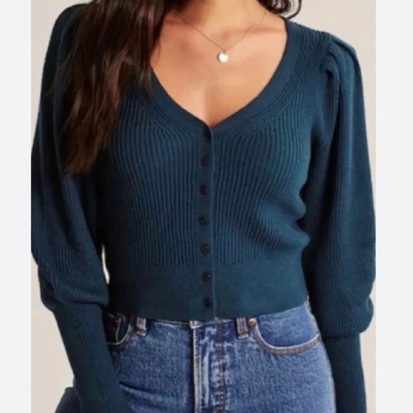 Abercrombie & Fitch Sweaters - Abercrombie & Fitch Cropped Cardigan Sweater XS